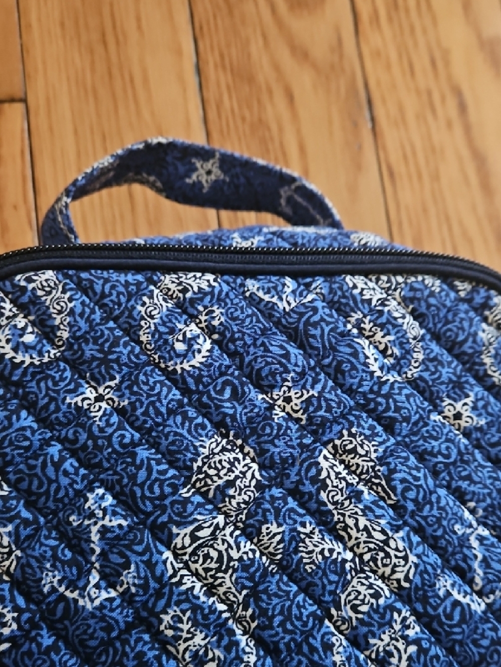 Vera Bradley Blue and White Quilted Patterned Lunch Bag - Picture 5 of 8